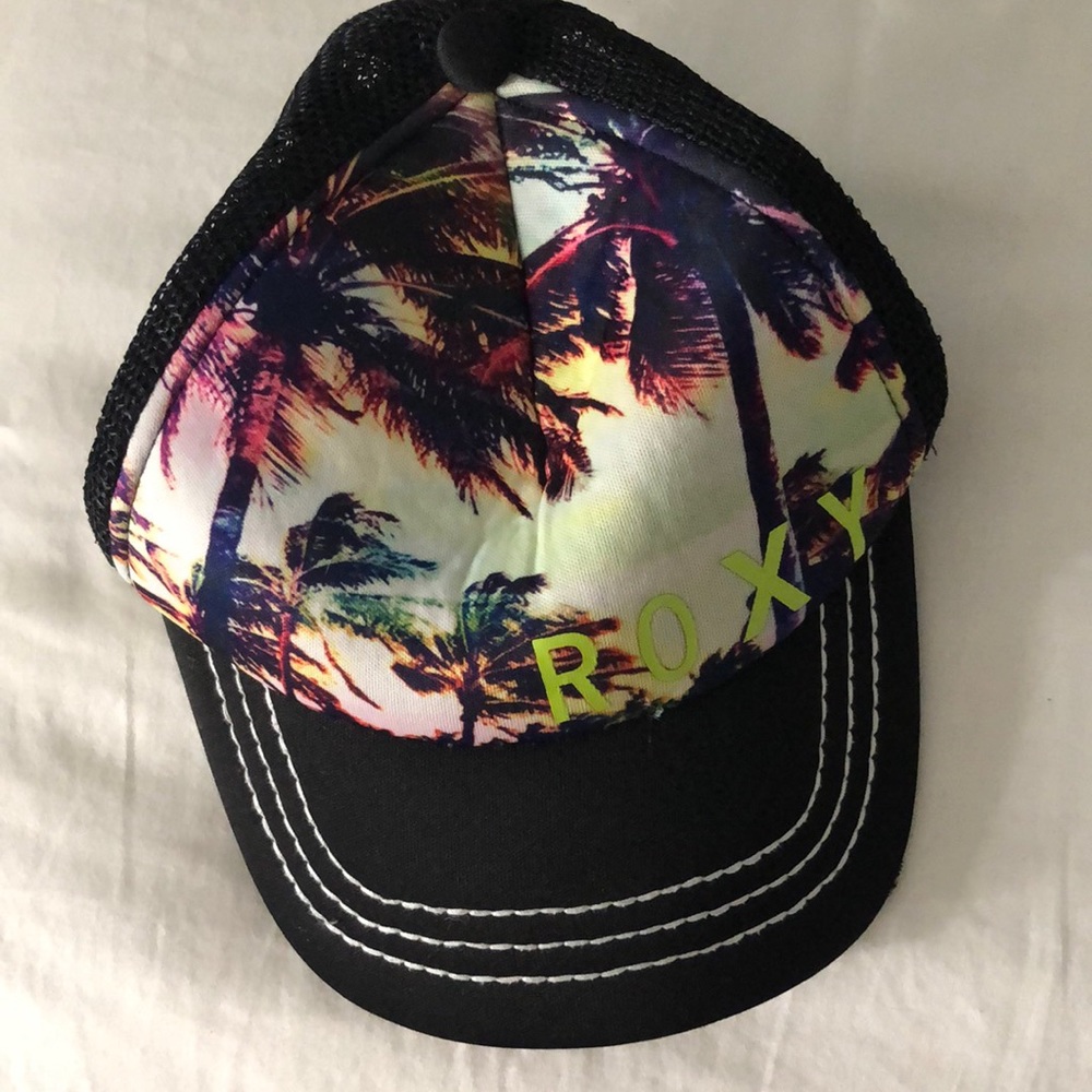 roxy palm tree mesh trucker hat